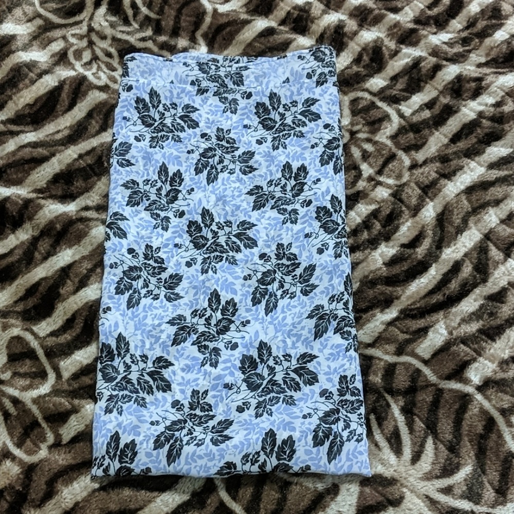 Beautiful floral scarf in black, light blue &white